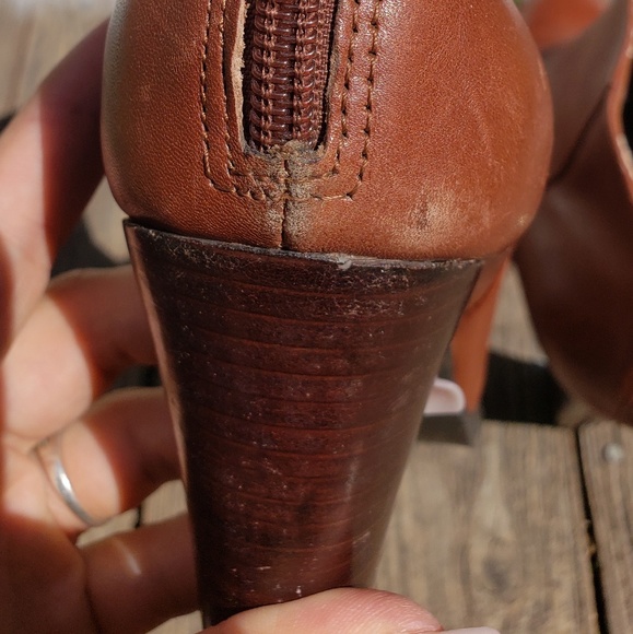 Banana Republic 8M Ankle Booties Heel - Picture 3 of 5